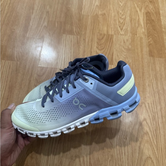On Cloudflow Road-Running Shoes - Women's size 10 - Picture 1 of 7
